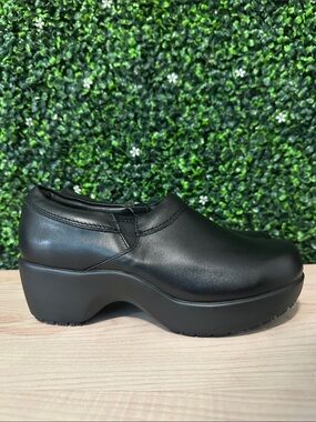SR Max Geneva MaxTRAX Soft Toe SRO Clogs